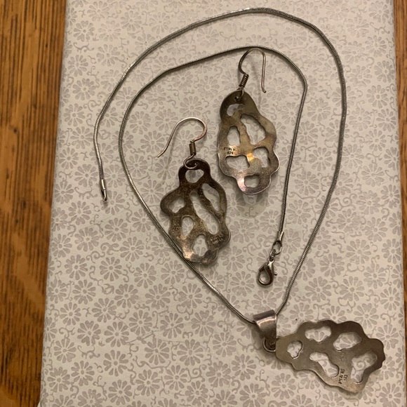 Silver Abstract pendant & earrings set - Picture 6 of 6